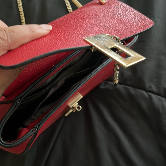 Red faux leather crossbody bag - Picture 5 of 6